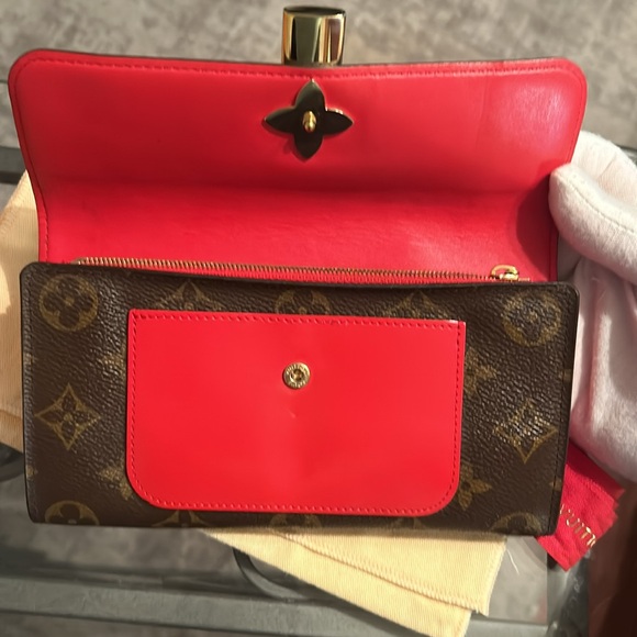 ❌SOLD❌Louis Vuitton Monogram Coquelicot flower lock wallet Box, ribbon &Dust bag - Picture 5 of 16
